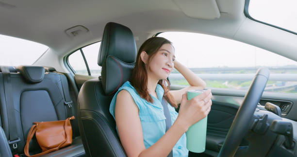 concepto de coche autónomo inteligente - vehículos sin conductor fotografías e imágenes de stock