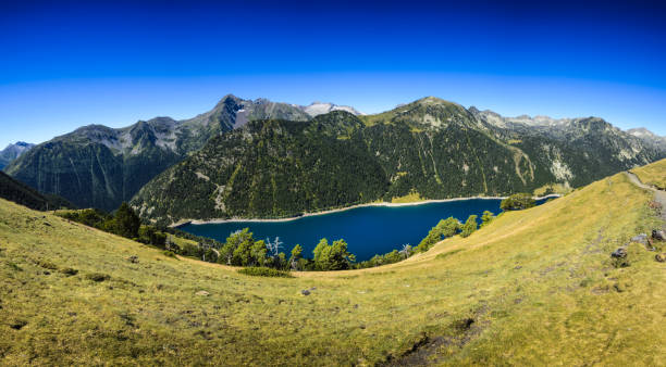 istock Panoramic view of Lac d'Oule at Saint Lary Soulan 1393728870