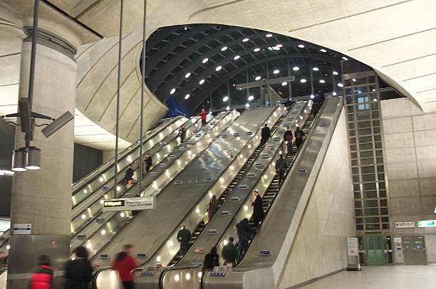 Estación de metro Canary Wharf - foto de stock