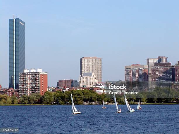 Hancock Башня И Парусников Бостон Штат Массачусетс — стоковые фотографии и другие картинки Без людей