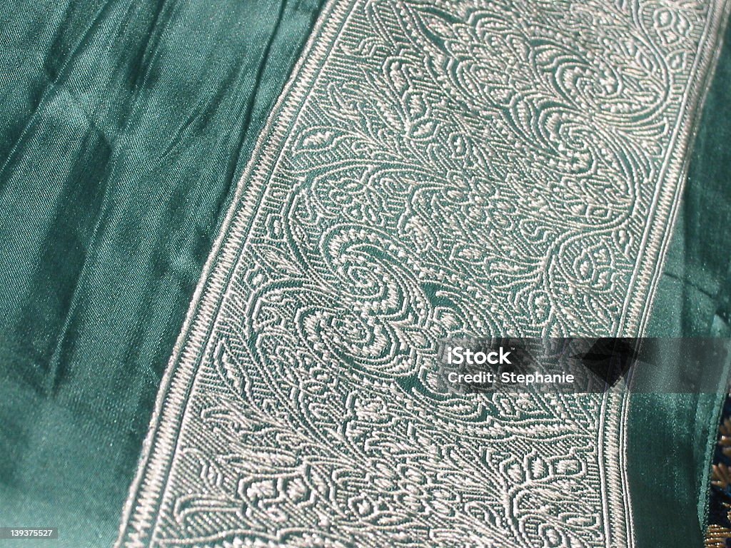 Seide sari Grenze weiß Gesticktes Muster auf dem Grün - Lizenzfrei Fotografie Stock-Foto