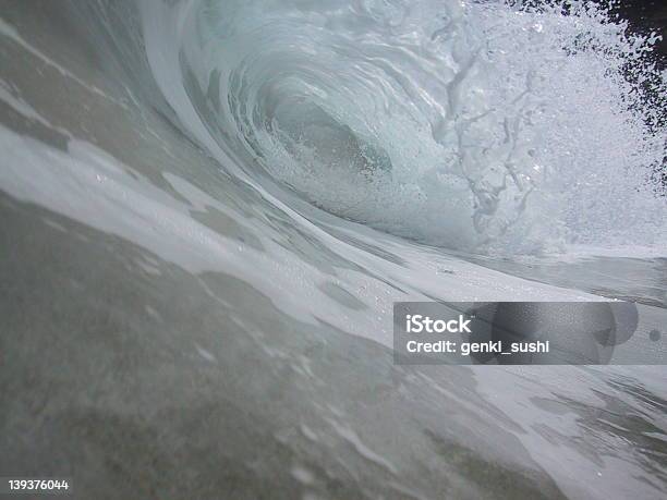 Photo libre de droit de Dans Un Savant Wave banque d'images et plus d'images libres de droit de Au fond de l'océan - Au fond de l'océan, Big Island - Îles Hawaï, Craquelé