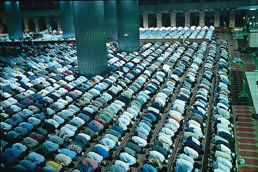 muslims praying (salat tarawih) in mosque istiqlal, jakarta, indonesia