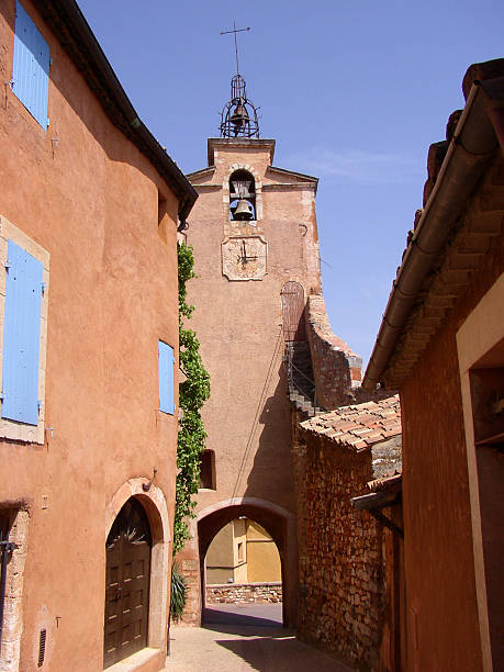 istock village street (Roussillon-France) 139376283