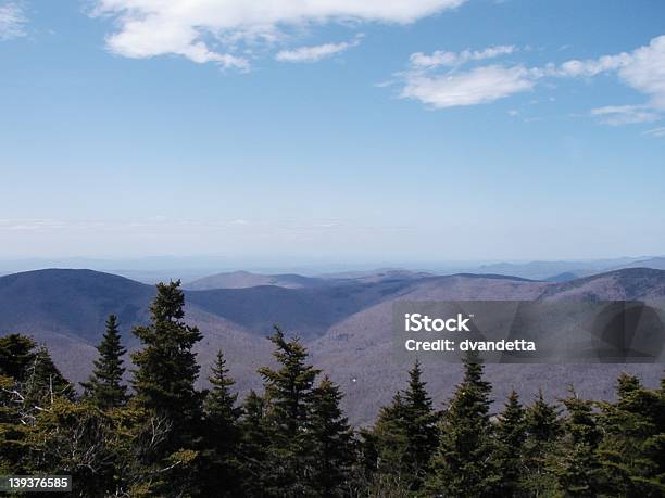 Vermont Montanhas 1 - Fotografias de stock e mais imagens de Ao Ar Livre - Ao Ar Livre, Atlântico Central EUA, Azul