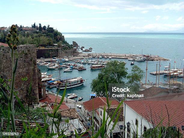 Photo libre de droit de Vieux Antalya Turquie Le Port banque d'images et plus d'images libres de droit de Antalaya - Antalaya, Arbre, Bleu