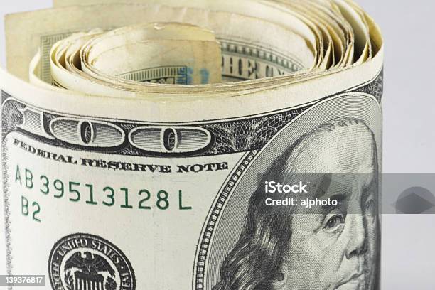 Сто Долларов Отворотами — стоковые фотографии и другие картинки Богатство - Богатство, Бумага, Бумажные деньги