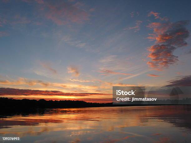 Sunrisesky - Fotografie stock e altre immagini di Acqua - Acqua, Ambientazione esterna, Ambientazione tranquilla