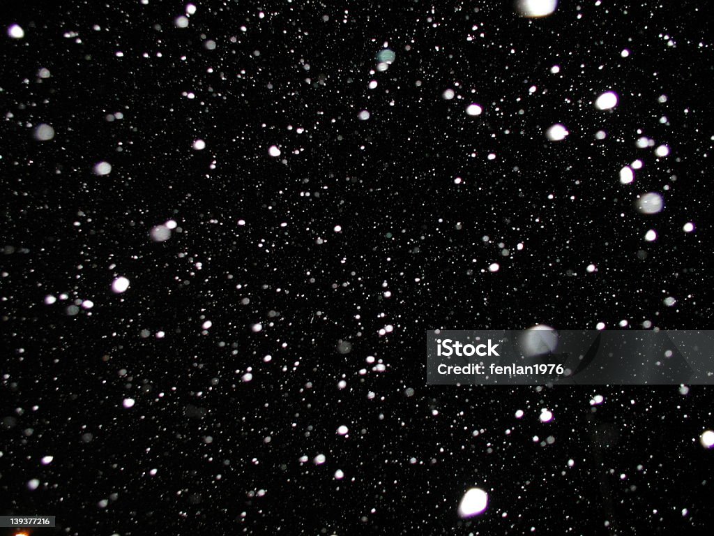 A nevar no Inverno noite - Royalty-free A nevar Foto de stock