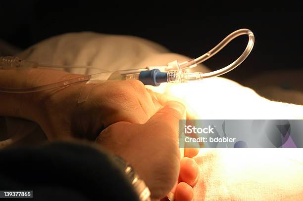 La Gran Momento Foto de stock y más banco de imágenes de Agarrados de la mano - Agarrados de la mano, Alumbramiento, Amor - Sentimiento