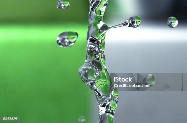 Foto de Verde Prata E Água e mais fotos de stock de Descrição de Cor - Descrição de Cor, Esparramar líquido, Foco - Técnica de imagem
