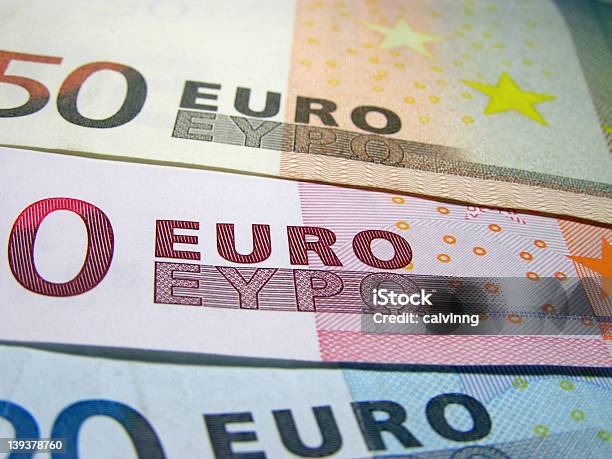 Banknotów Euro - zdjęcia stockowe i więcej obrazów Bliskie zbliżenie - Bliskie zbliżenie, Europa - Lokalizacja geograficzna, Finanse