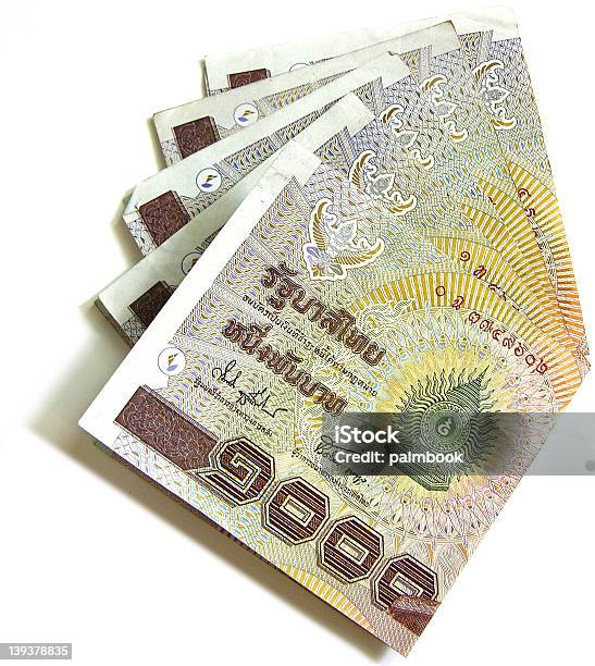 1000 Baht Tailandés Billetes De Banco Foto de stock y más banco de imágenes de Accesorio financiero - Accesorio financiero, Billete de banco, Cinco objetos