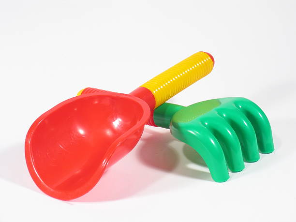 istock Rake and Shovel crossed I 139379034