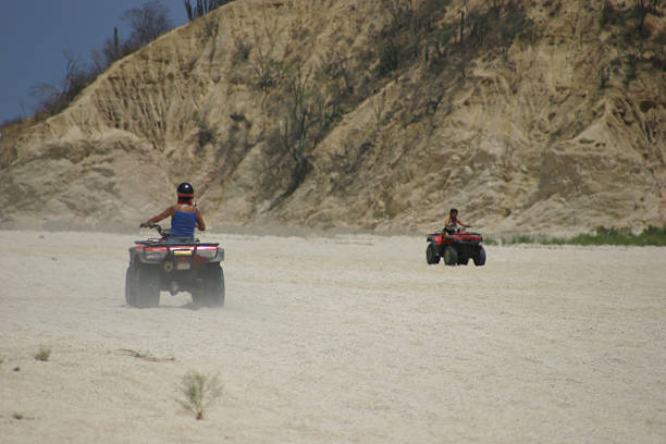 atv divertir - off road vehicle quadbike wheelers four objects imagens e fotografias de stock