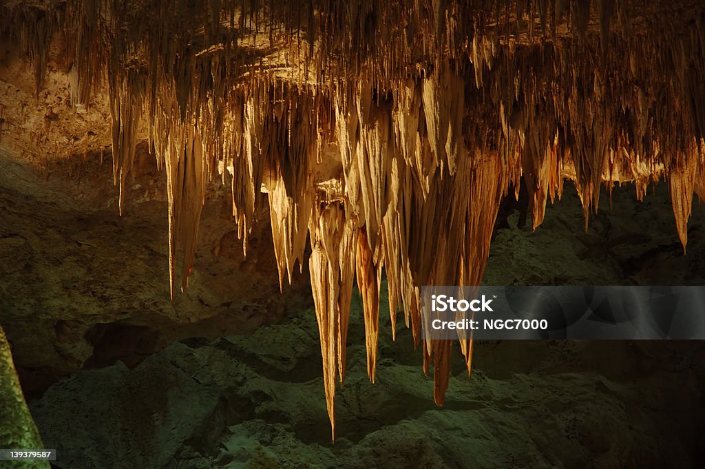 Stalaktytami w Park Narodowy Carlsbad Caverns - Zbiór zdjęć royalty-free (Stalaktyt)