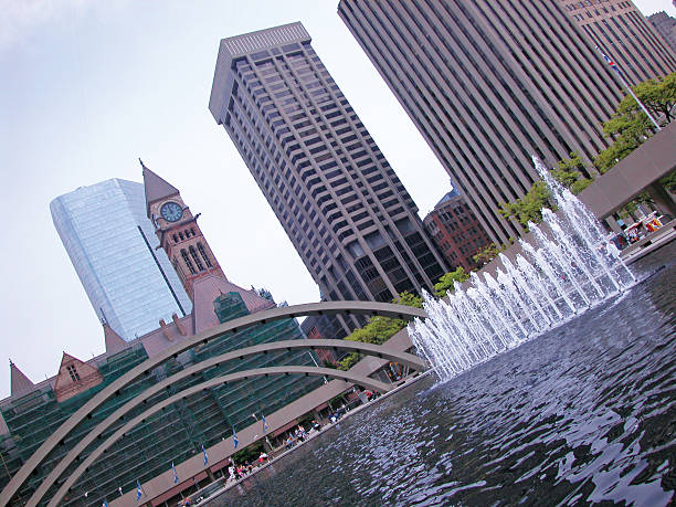 istock Toronto City Hall Fountain 139379631
