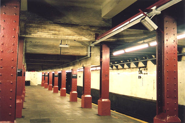 métro de new york - subway station new york state new york city fluorescent light photos et images de collection