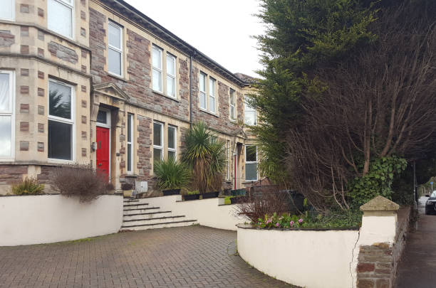 istock A British house with a red door 1393820805