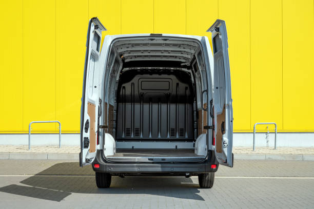 Empty van with open doors Empty van with open doors in front of a yellow wall car back open stock pictures, royalty-free photos & images