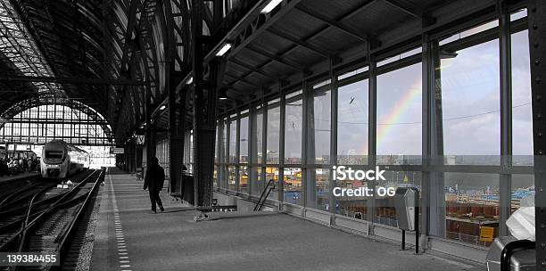 Foto de Na Estação e mais fotos de stock de Amsterdã - Amsterdã, Arco-íris, Capitais internacionais