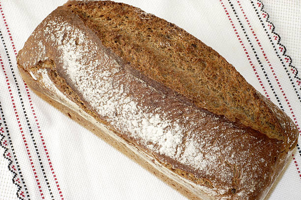 pan de trigo entero - bread food french currency freshness fotografías e imágenes de stock