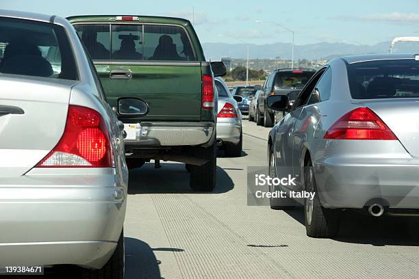 交通 405 Freeway にカリフォルニア州 - 自動車のストックフォトや画像を多数ご用意 - 自動車, 後ろ姿, バンパー