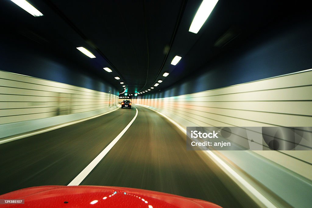 Guidando attraverso un Tunnel - Foto stock royalty-free di Attrezzatura per illuminazione