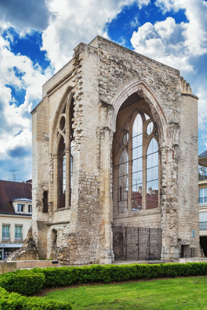 church of st. bartholomew, beauvais, france - beauvais imagens e fotografias de stock