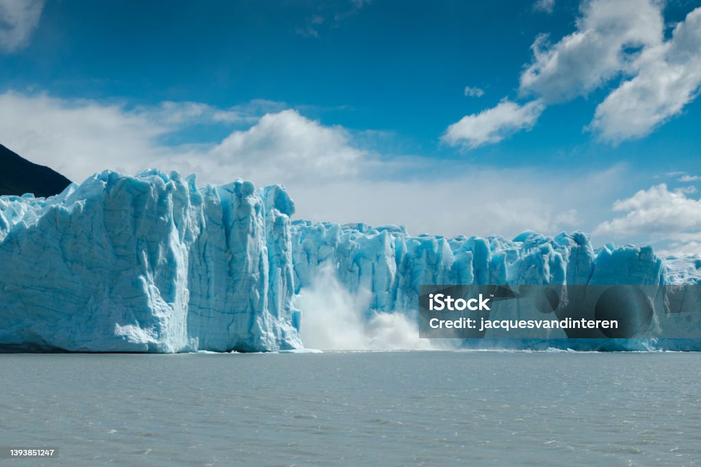 A piece of ice from the Perito Moreno glacier in Patagonia, Argentina, breaks off Glacier Stock Photo