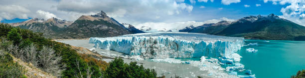 아르헨티나 파타고니아에 있는 페리토 모레노 빙하의 거대한 얼음 벽 - argentina landscape scenics south america 뉴스 사진 이미지