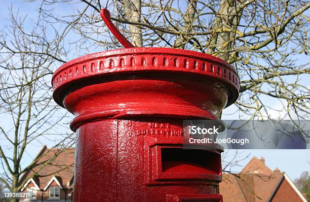 Post Box Foto de stock y más banco de imágenes de Aldea - Aldea, Arquitectura, Buzón de cartas