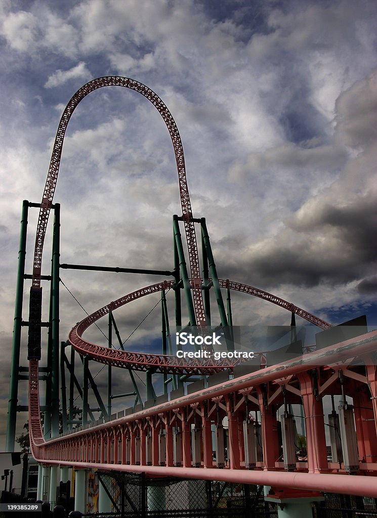 Nasty effrayant balade en roller coaster - Photo de Attraction foraine - Équipement de loisirs libre de droits