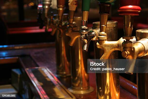 Linha De Cerveja Projecto De Toques - Fotografias de stock e mais imagens de Bar - Local de entretenimento - Bar - Local de entretenimento, Bebida, Bebida Alcoólica