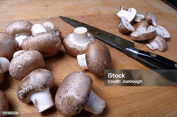 Photo libre de droit de Châtaigne Bio Champignons banque d'images et plus d'images libres de droit de Aliment - Aliment, Aliment en portion, Champignon comestible