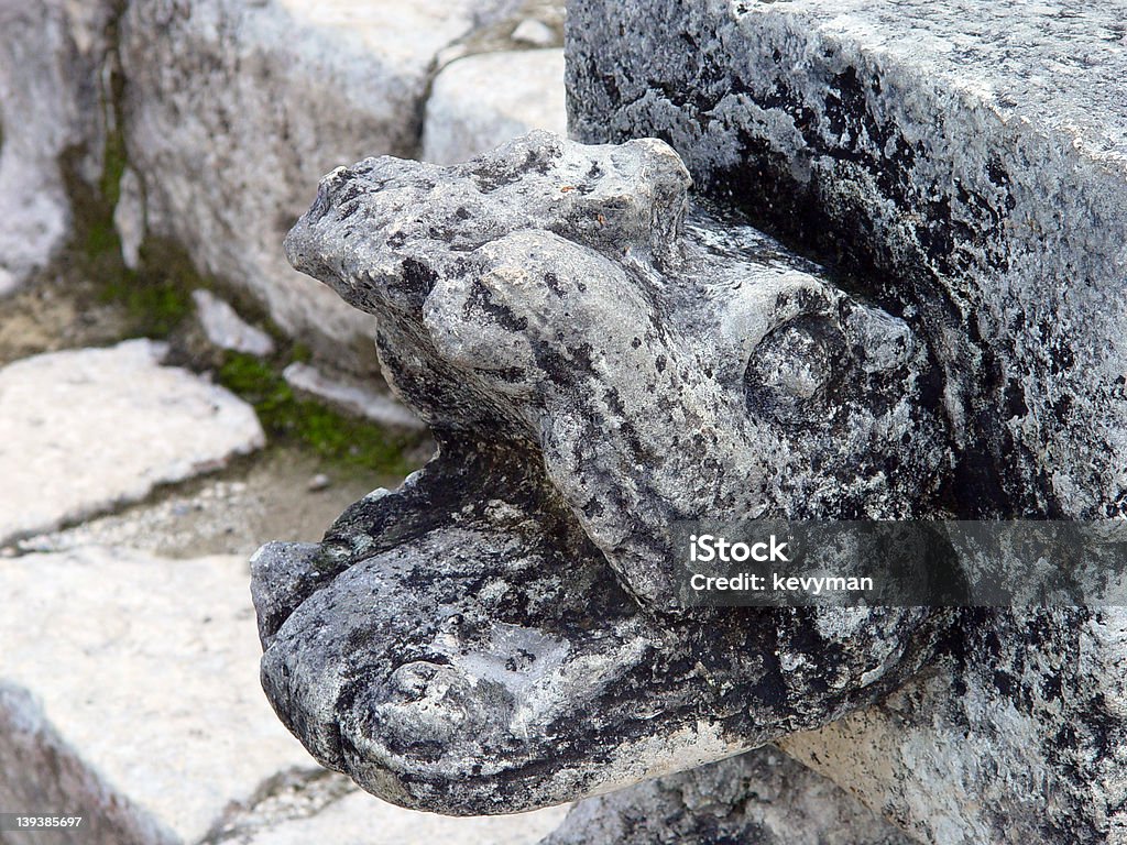 Голова змеи в Чич�ен Ица и Майя Руины - Стоковые фото Большой город роялти-фри