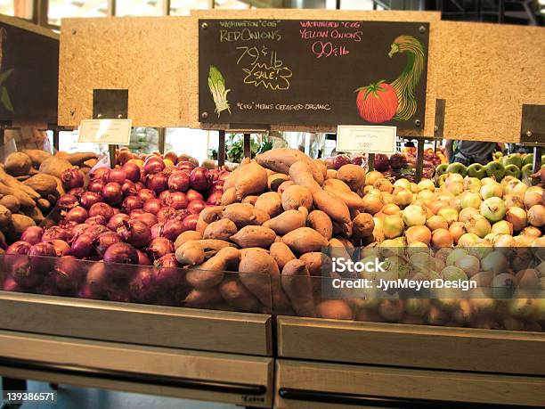Vegies Orgânicos - Fotografias de stock e mais imagens de Alimentação Saudável - Alimentação Saudável, Batata Crua, Bem-estar