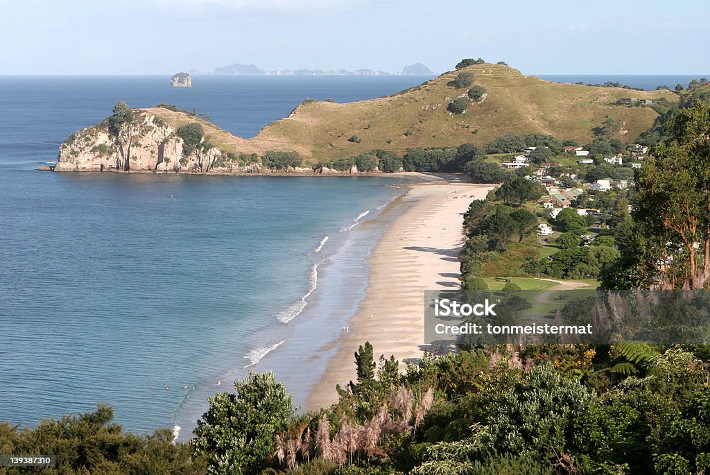 Adorável Praia na Península de Coromandel, Nova Zelândia - Royalty-free Afloramento Foto de stock