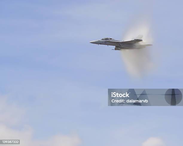 F 18 Barreira De Som - Fotografias de stock e mais imagens de Barulho - Barulho, Partir, Velocidade
