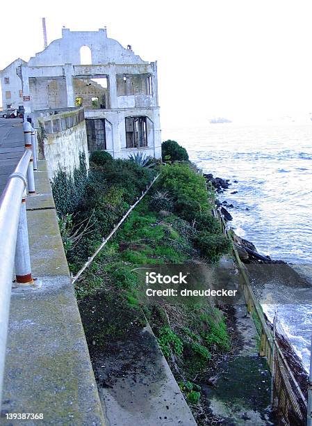 Edificio Di Alcatraz - Fotografie stock e altre immagini di Acqua - Acqua, Architettura, Composizione verticale