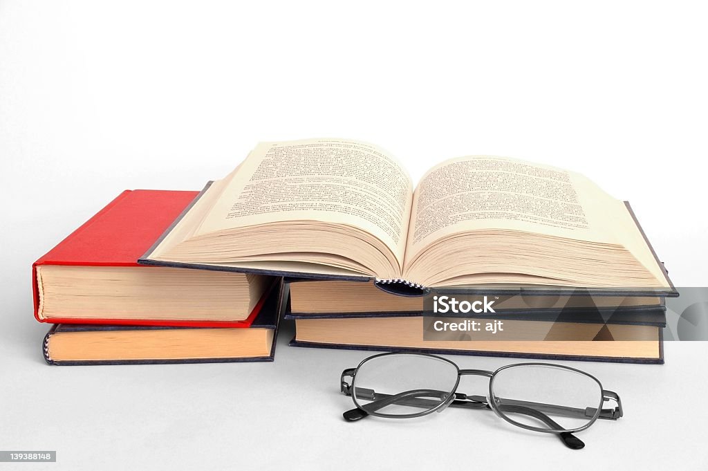Książki i okulary - Zbiór zdjęć royalty-free (Bez ludzi)
