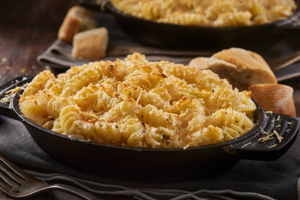 istock Baked Creamy Macaroni and Cheese with Rotini 1393882042