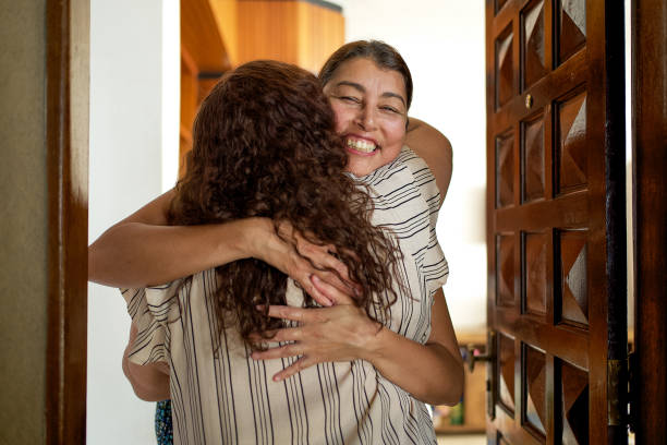 istock Receiving a friend at home 1393884019