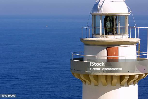 Il Faro - Fotografie stock e altre immagini di Andare in barca a vela - Andare in barca a vela, Attrezzatura per illuminazione, Composizione orizzontale