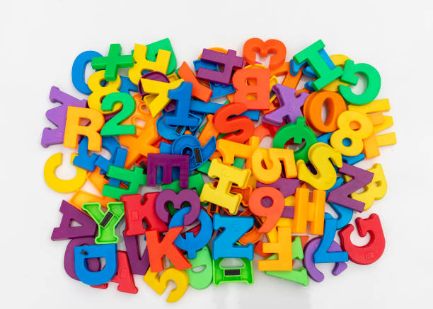 子供のためのプラスチック磁気アルファベット文字 - alphabet description number isolated ストックフォトと画像