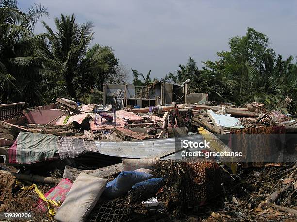 Photo libre de droit de Catastrophe Naturelle Feuilles De Sansabri banque d'images et plus d'images libres de droit de Indonésie - Indonésie, Raz-de-marée, Ouragan