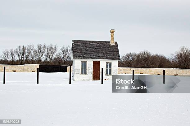 Foto de Cabine Do Norte e mais fotos de stock de Branco - Branco, Cabana - Casa, Cabana de Madeira