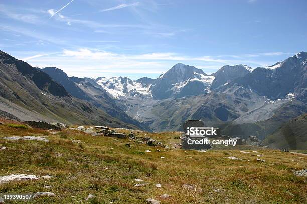 Muy Pausa Foto de stock y más banco de imágenes de Alpes Europeos - Alpes Europeos, Andar, Asiento