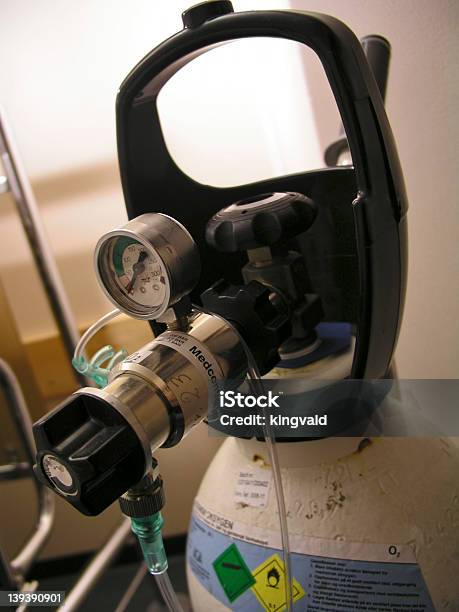 Hospital Equipamento Tanque De Oxigênio - Fotografias de stock e mais imagens de Cuidados de Saúde e Medicina - Cuidados de Saúde e Medicina, Tanque de Oxigénio, Abastecer