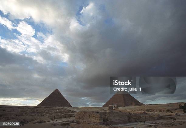 Foto de Dois Grandes Pirâmides e mais fotos de stock de Arcaico - Arcaico, Cultura egípcia, Deserto